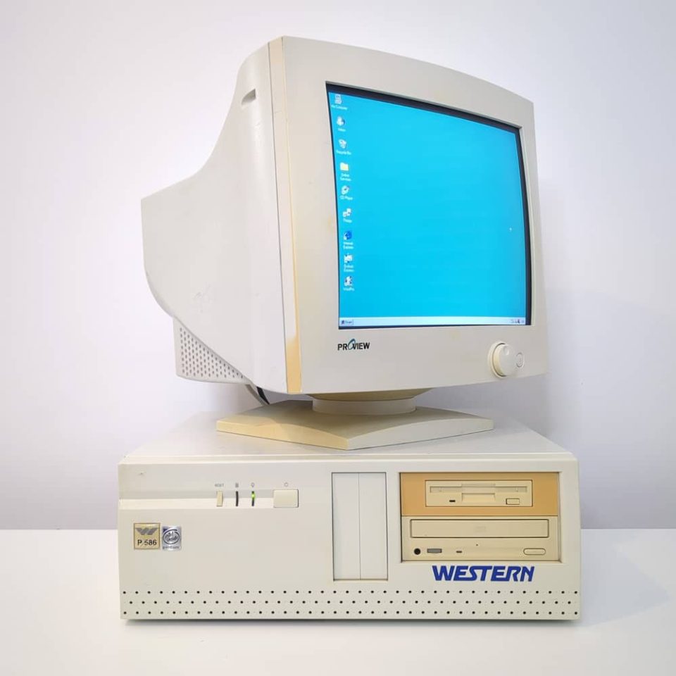 Computer Windows Prop Western Computer Windows 95 - Retro Props