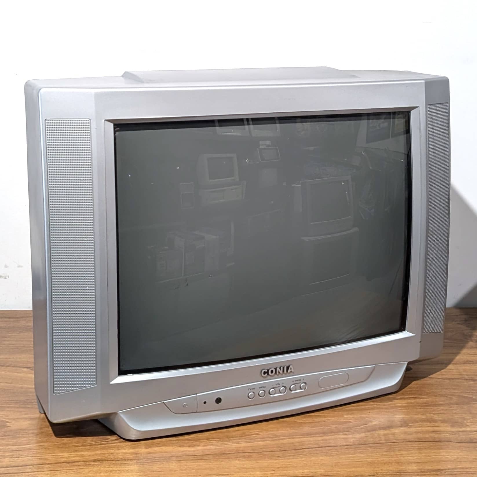 Conia C2102 21" CRT - Image 2