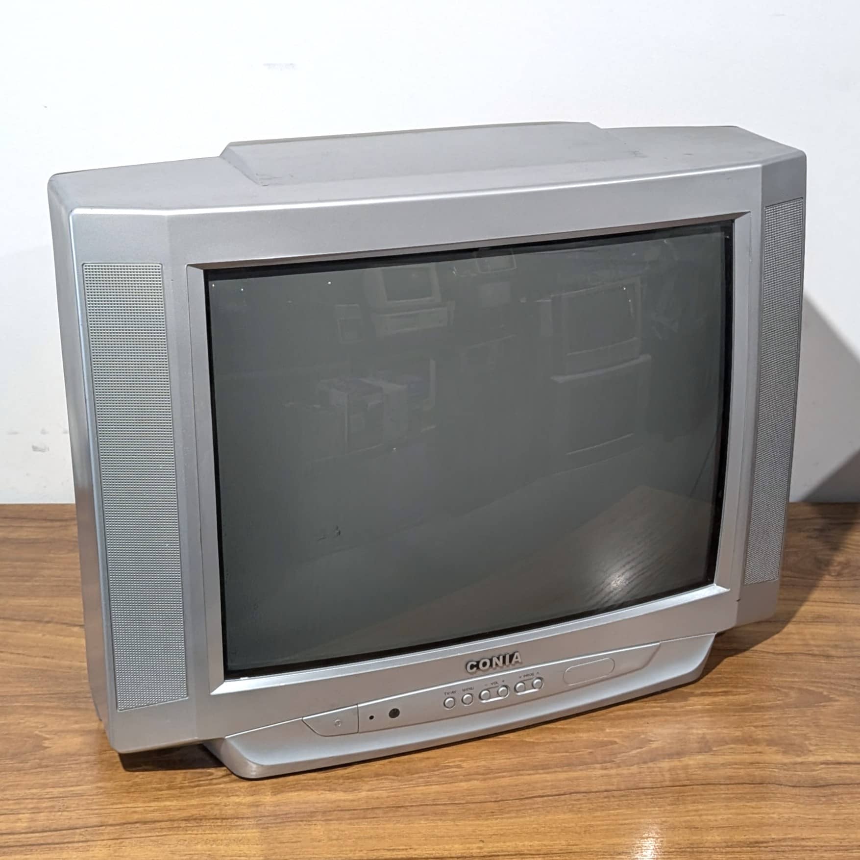 Conia C2102 21" CRT